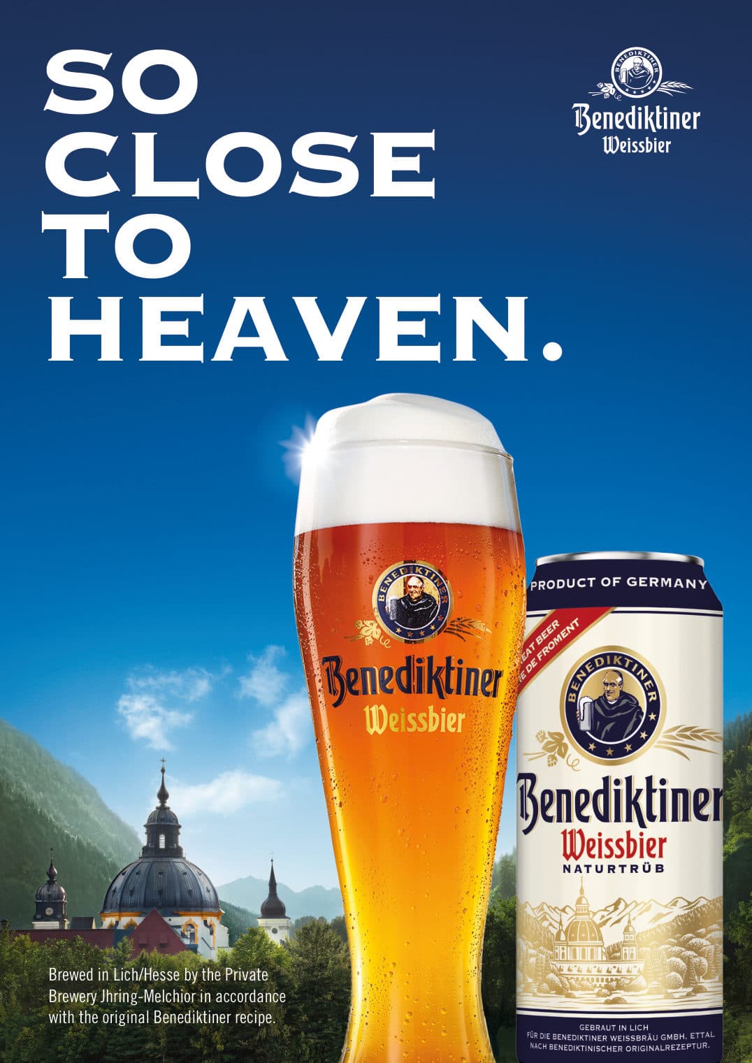 Poster chiến dịch Benediktiner So close to heaven: Ly bia và lon Weissbier trước Tu viện Ettal